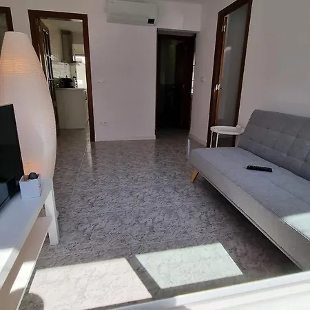 Renovado En Barrio De Pescadores Roses